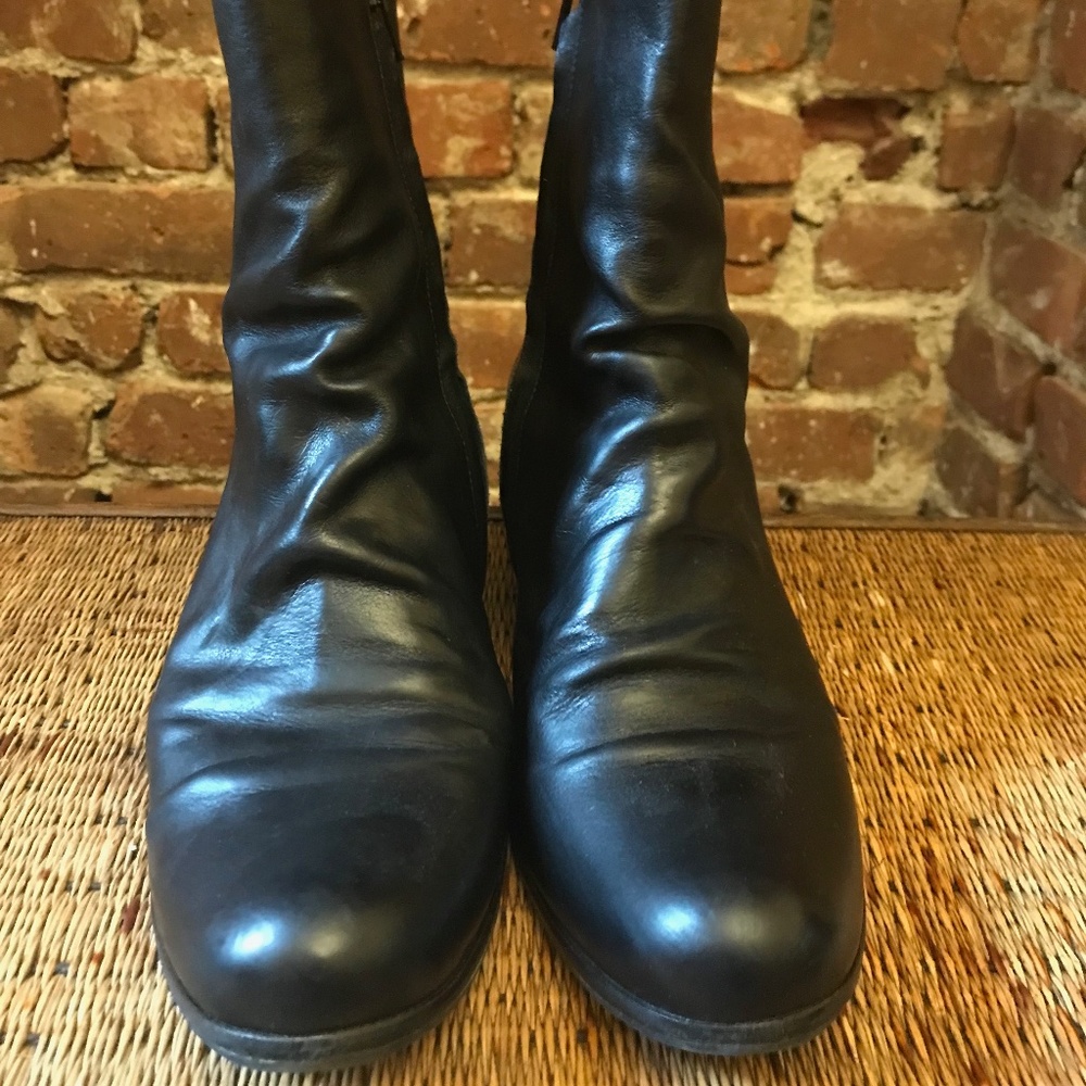 Coclico black leather ankle boot, Euro size 39